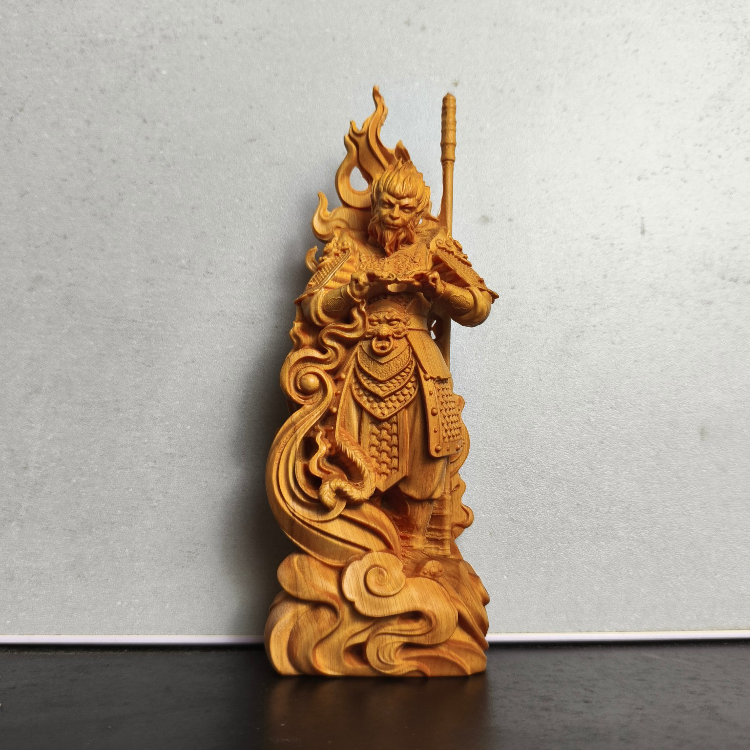 崖柏精雕刻黑神话斗战胜佛孙悟空齐天大圣神像摆件家居办公装饰品