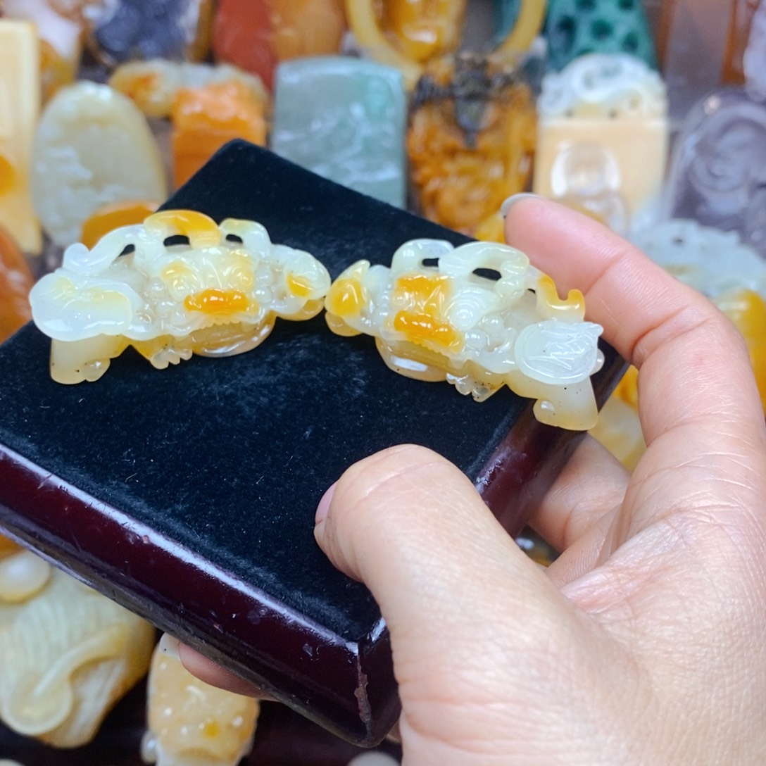 石英质玉（黄龙玉）未镶嵌颈饰