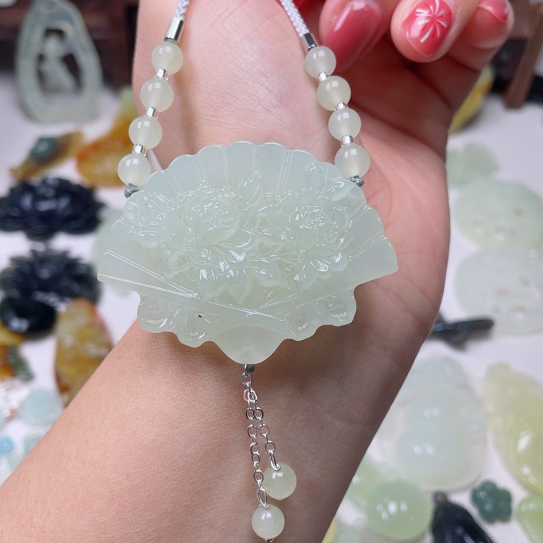 蛇纹石玉颈饰未镶嵌