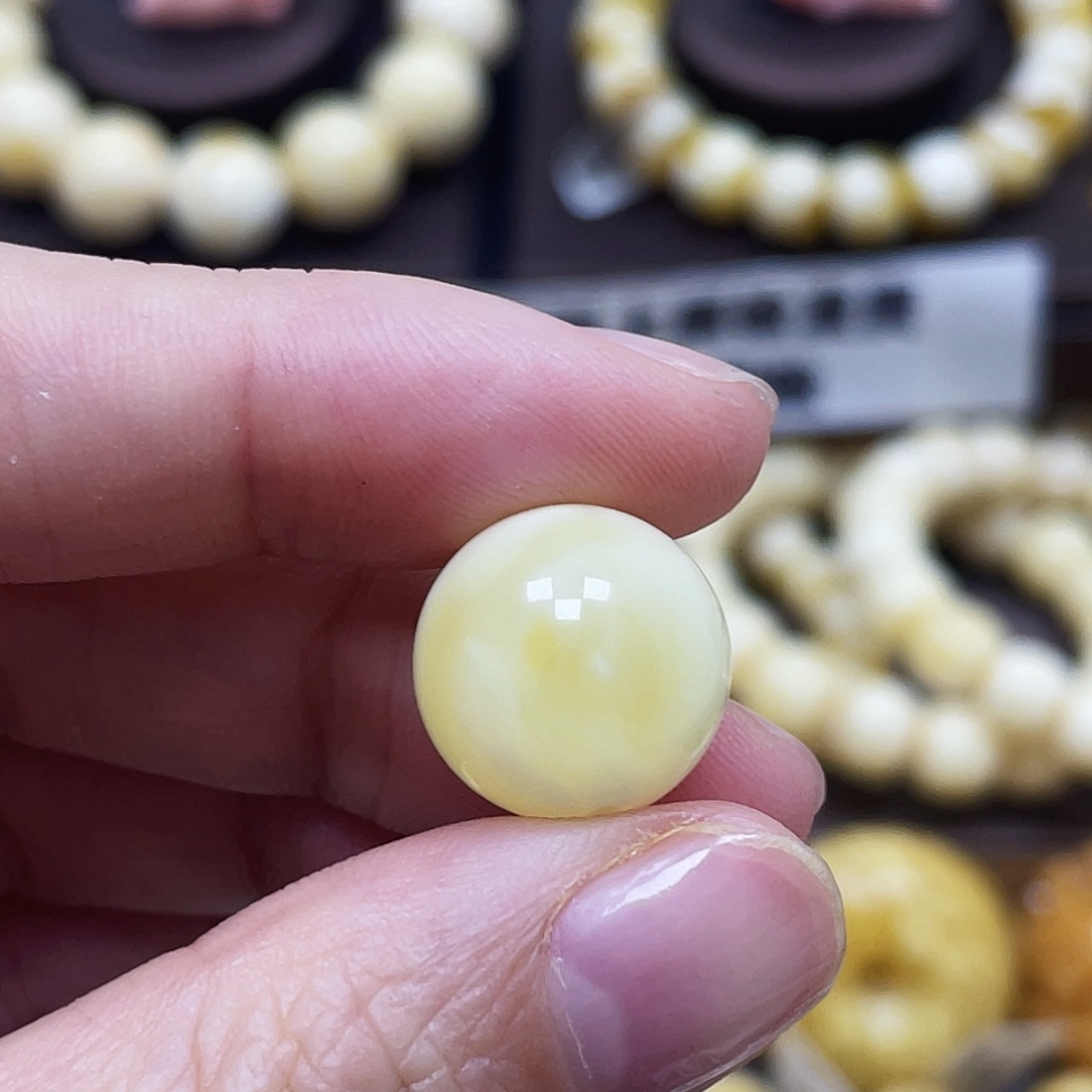 琥珀珠宝奇石未镶嵌14.6mm微瑕皮色