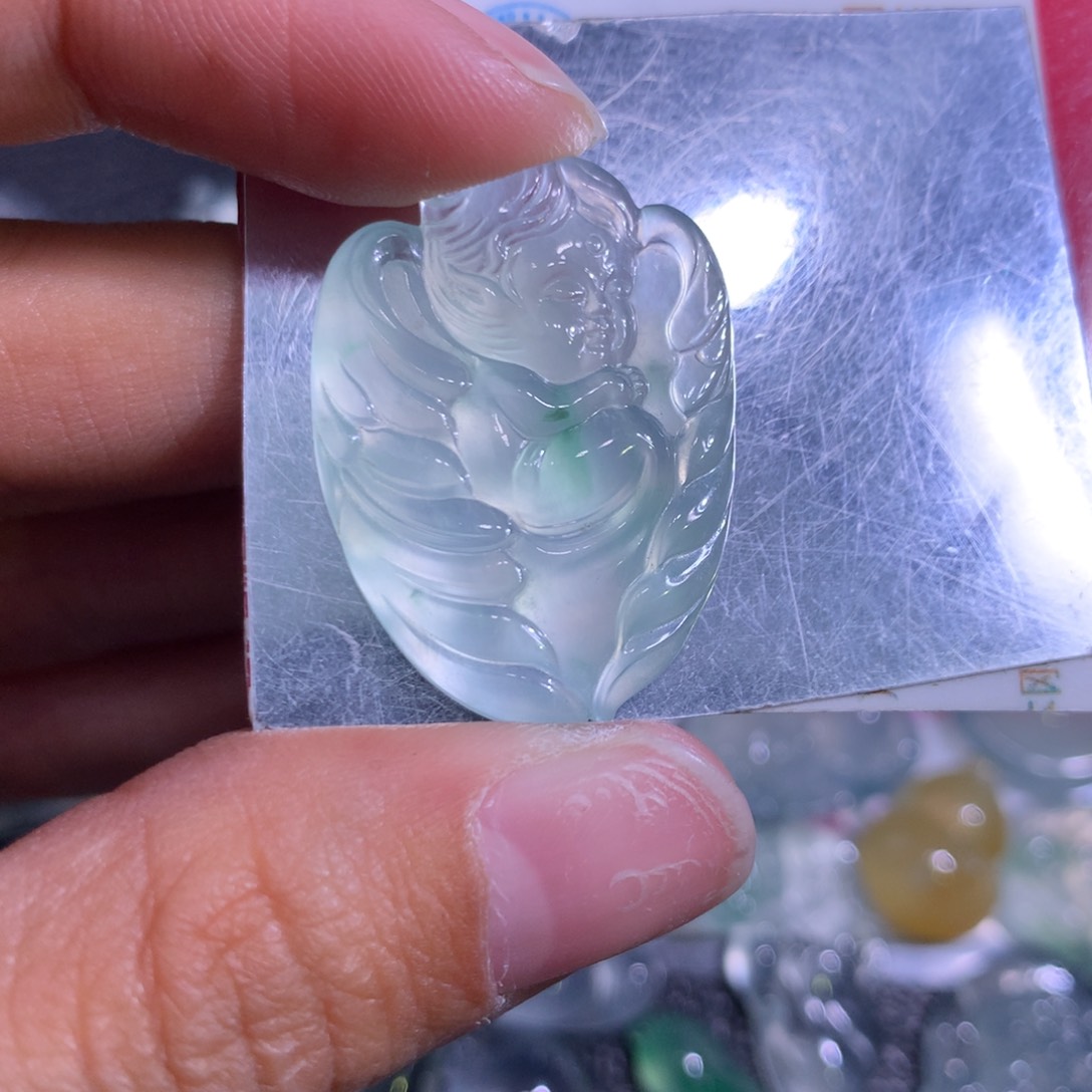 翡翠颈饰未镶嵌翡翠