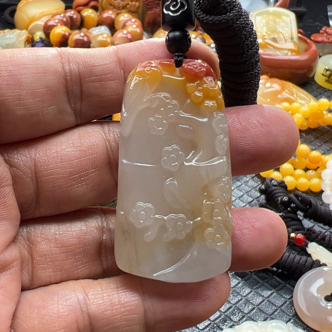 石英质玉未镶嵌颈饰