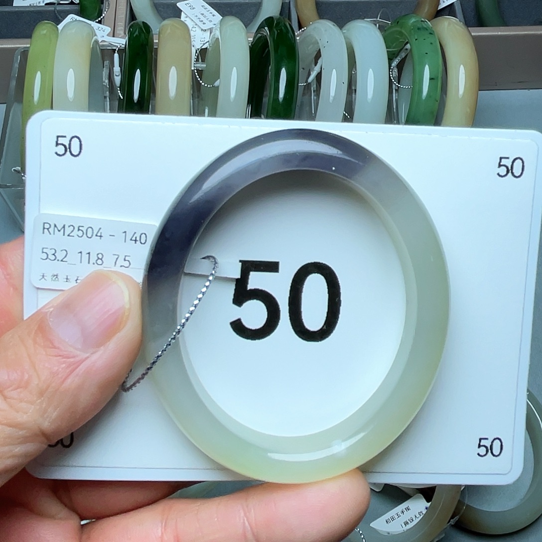 和田玉未镶嵌手镯