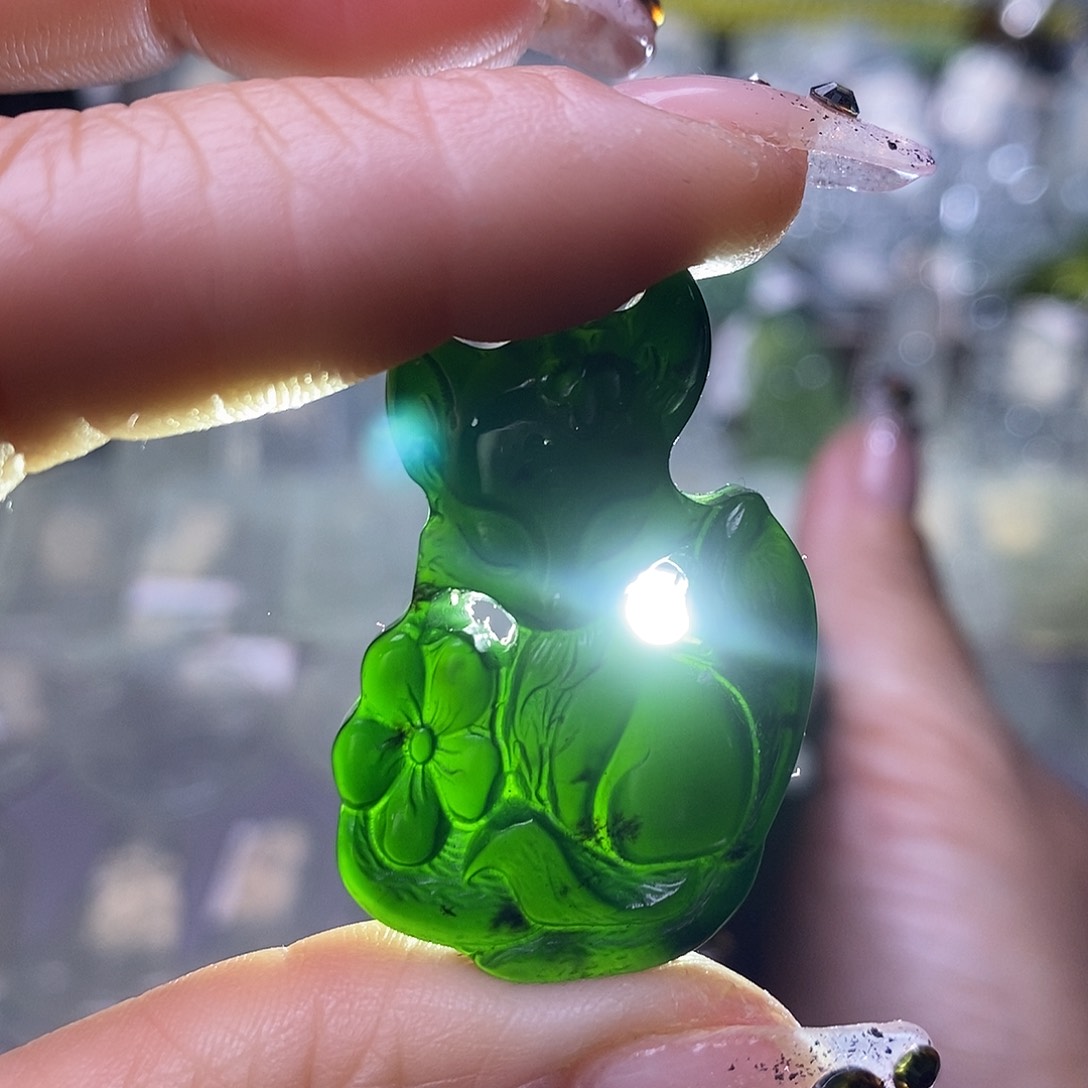 蛇纹石玉颈饰未镶嵌