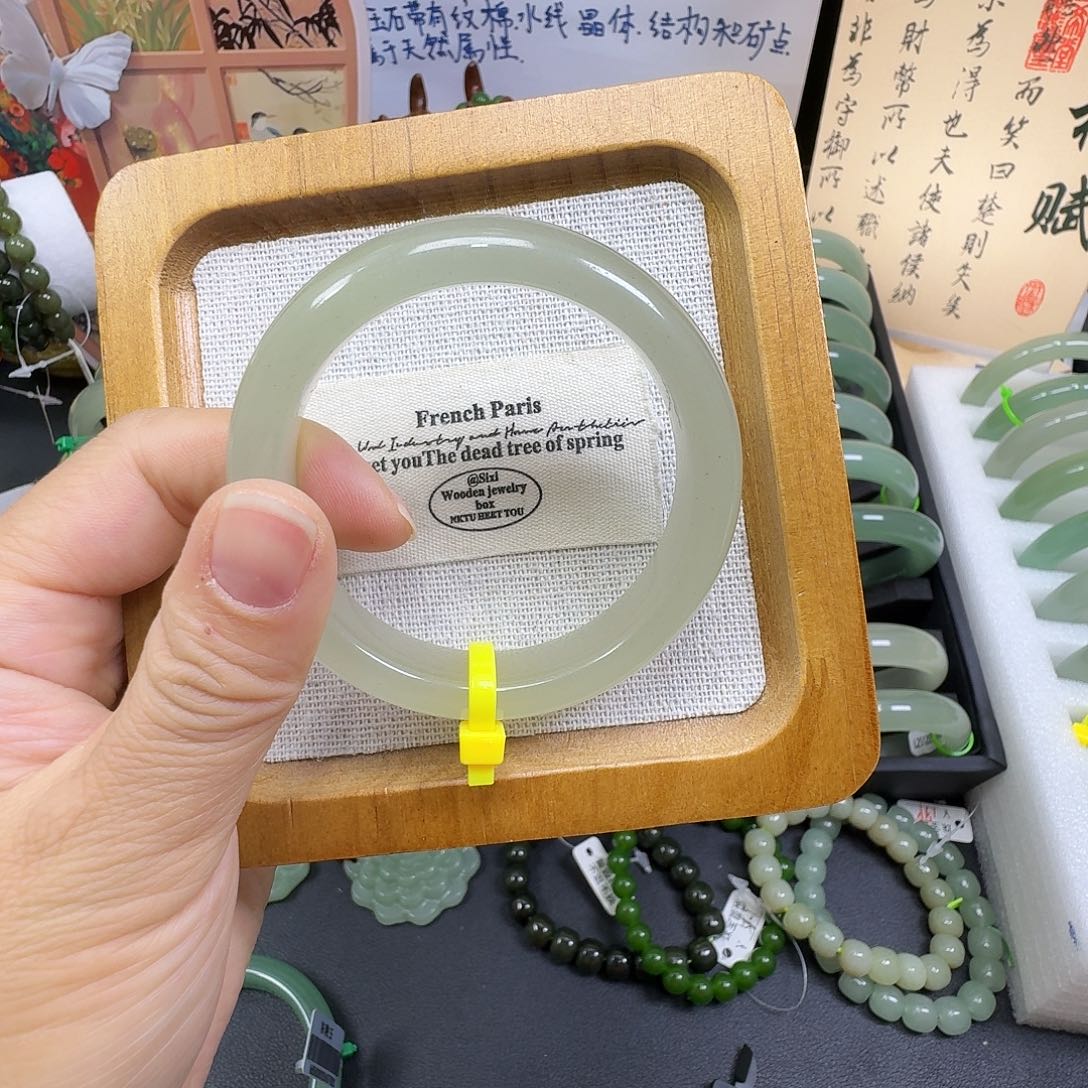 石英质玉未镶嵌手镯