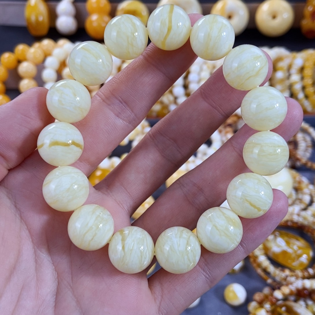 琥珀手链未镶嵌未****.15+mm同料虎皮纹