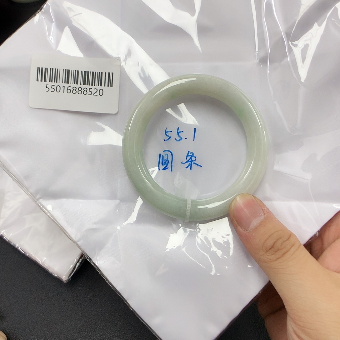 翡翠手镯未镶嵌天然缅甸翡翠手镯