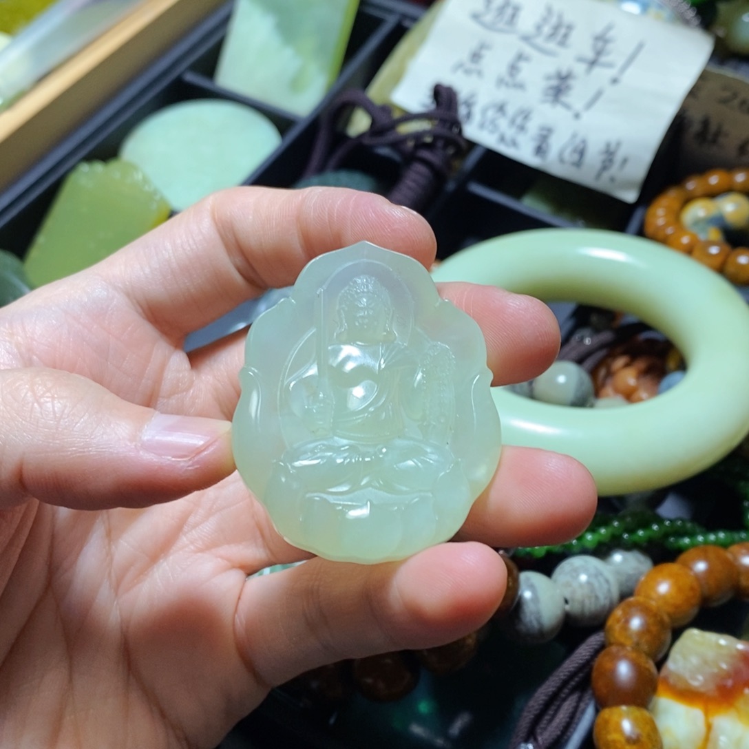 蛇纹石玉未镶嵌颈饰