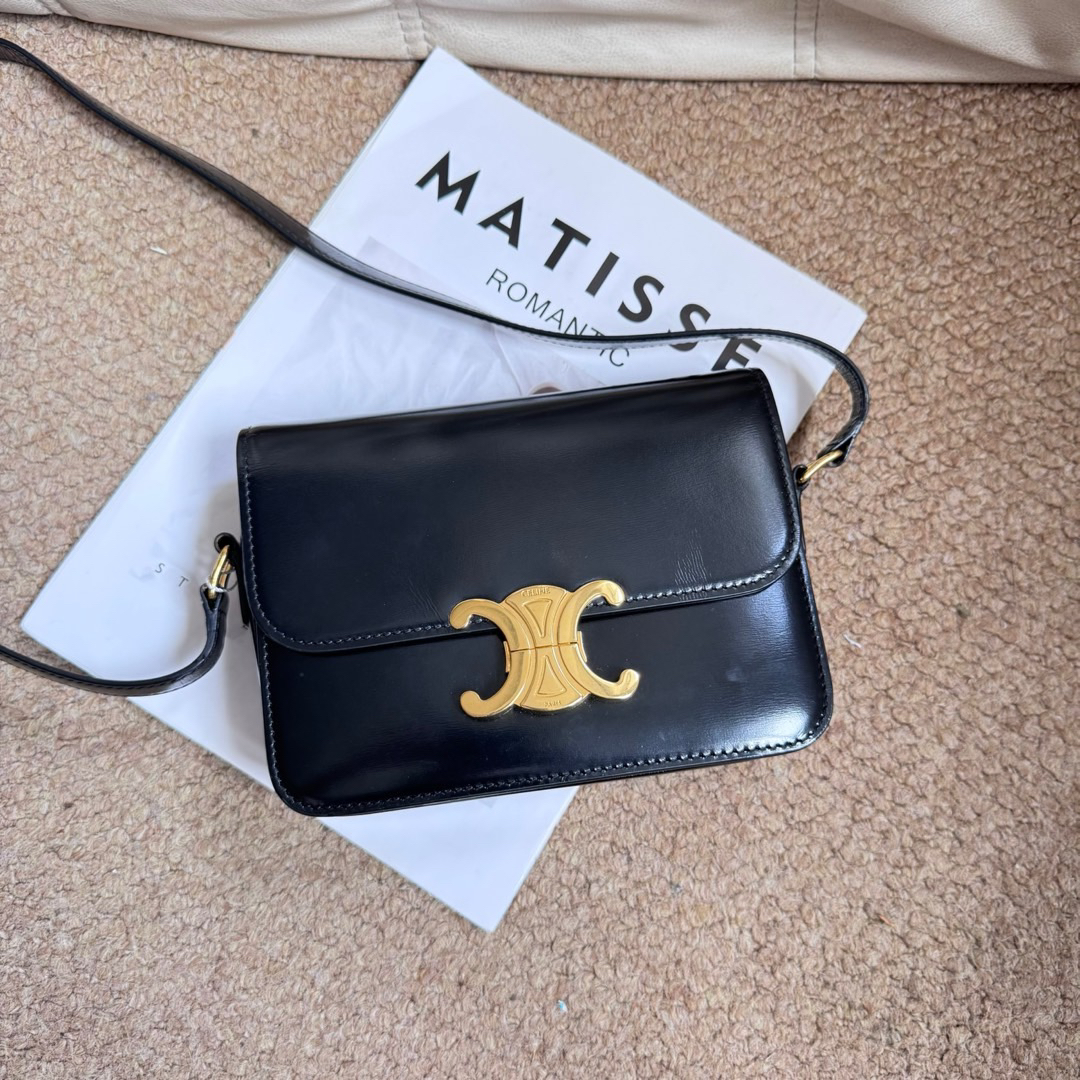 95新 Celine/思琳 黑金 牛皮 Triomphe凯旋门豆腐包/637153070