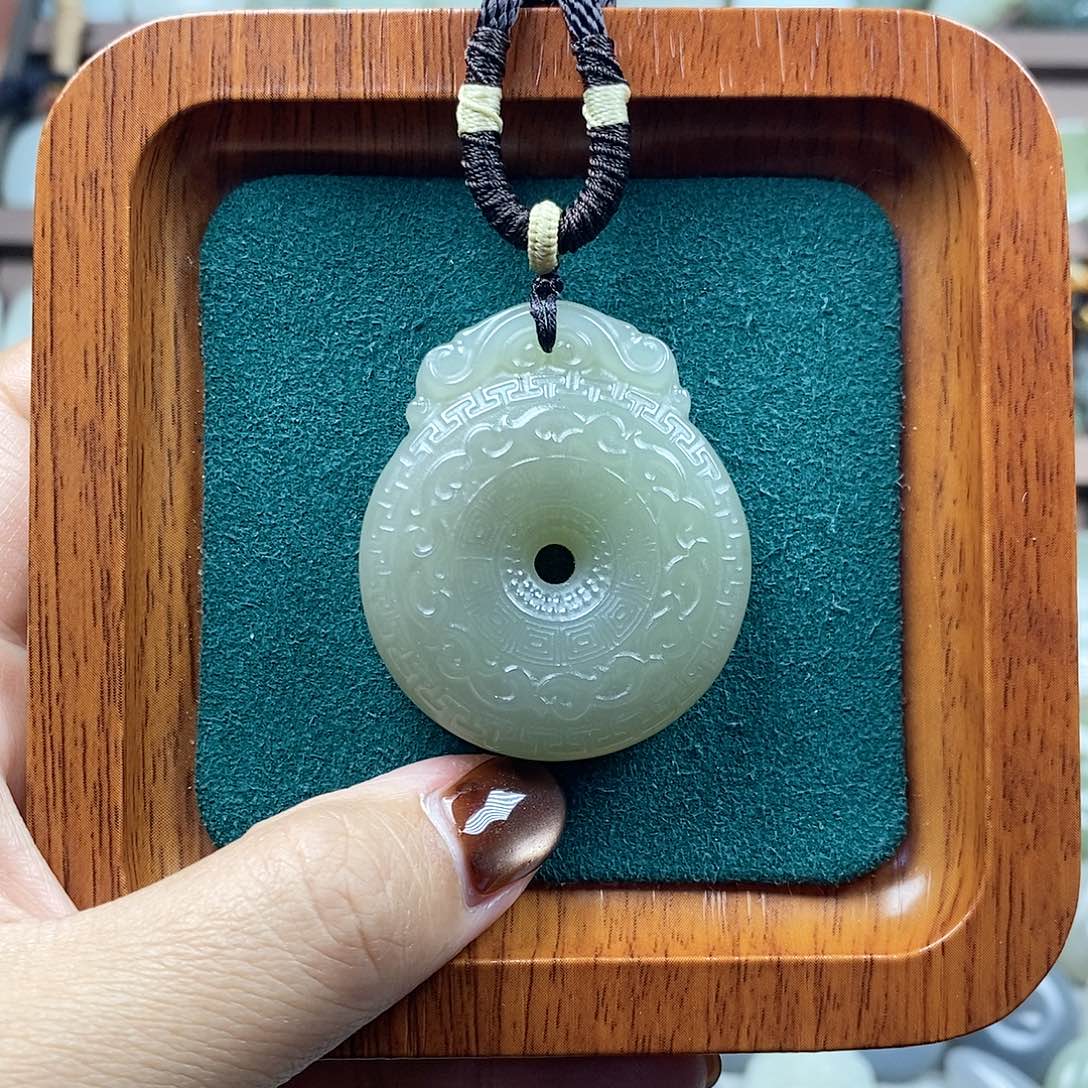 和田玉未镶嵌颈饰孤品45mm平安扣