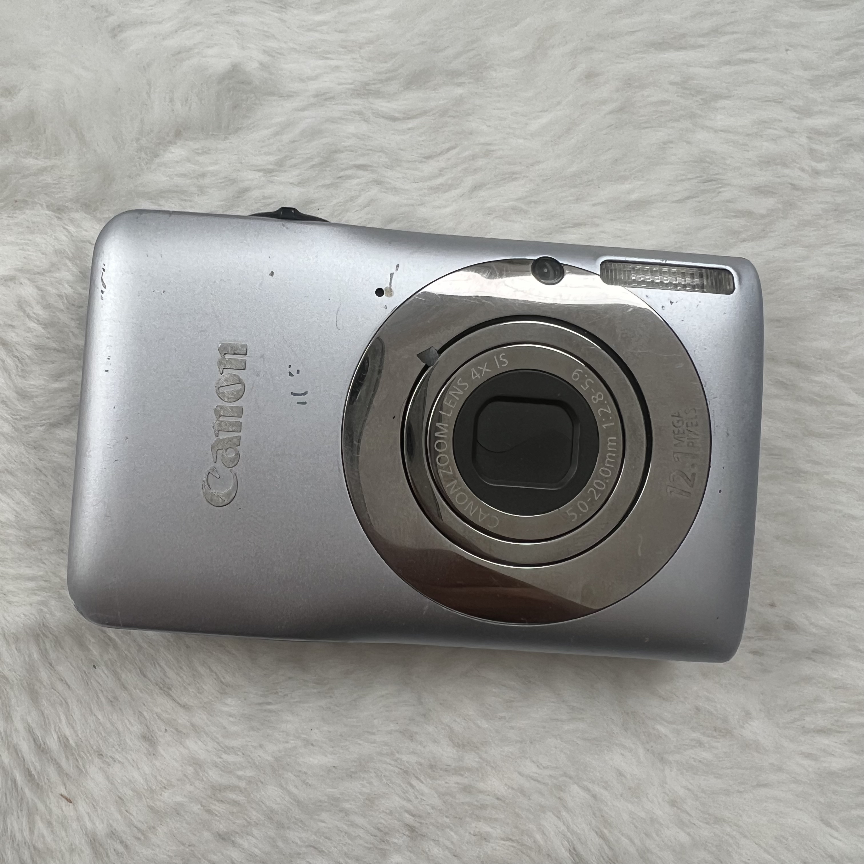95新 Canon/佳能 ixus105银色特价屏幕轻微暗角1210w像素 