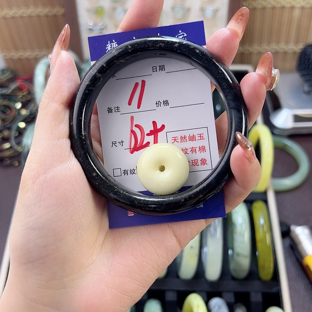 蛇纹石玉手镯未镶嵌哈*咪