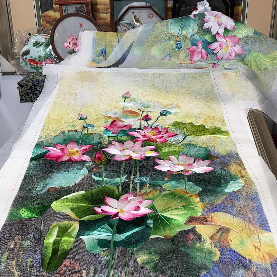 刺绣环****人纯手工刺绣画