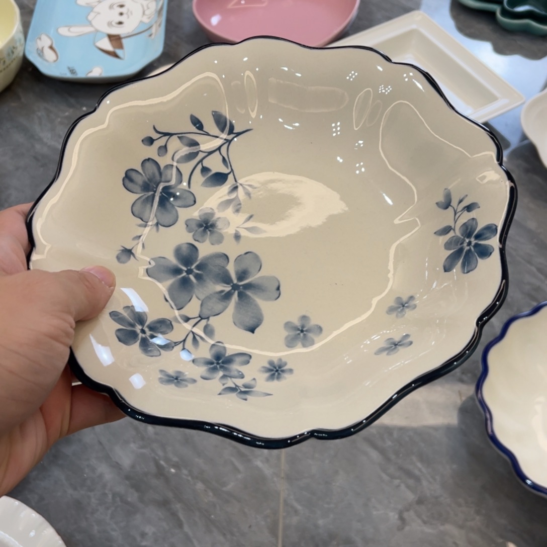 陶瓷微瑕餐具介意勿拍，满18飞！