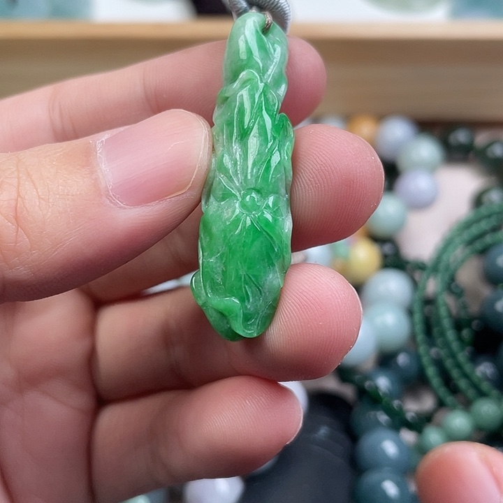 翡翠未镶嵌颈饰99