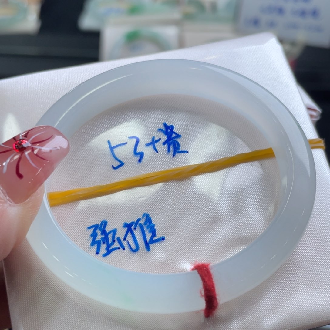 翡翠手镯未镶嵌翡翠手镯