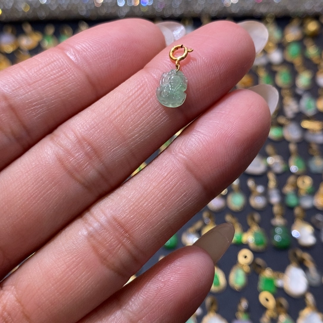 翡翠18K金镶嵌颈饰翡翠