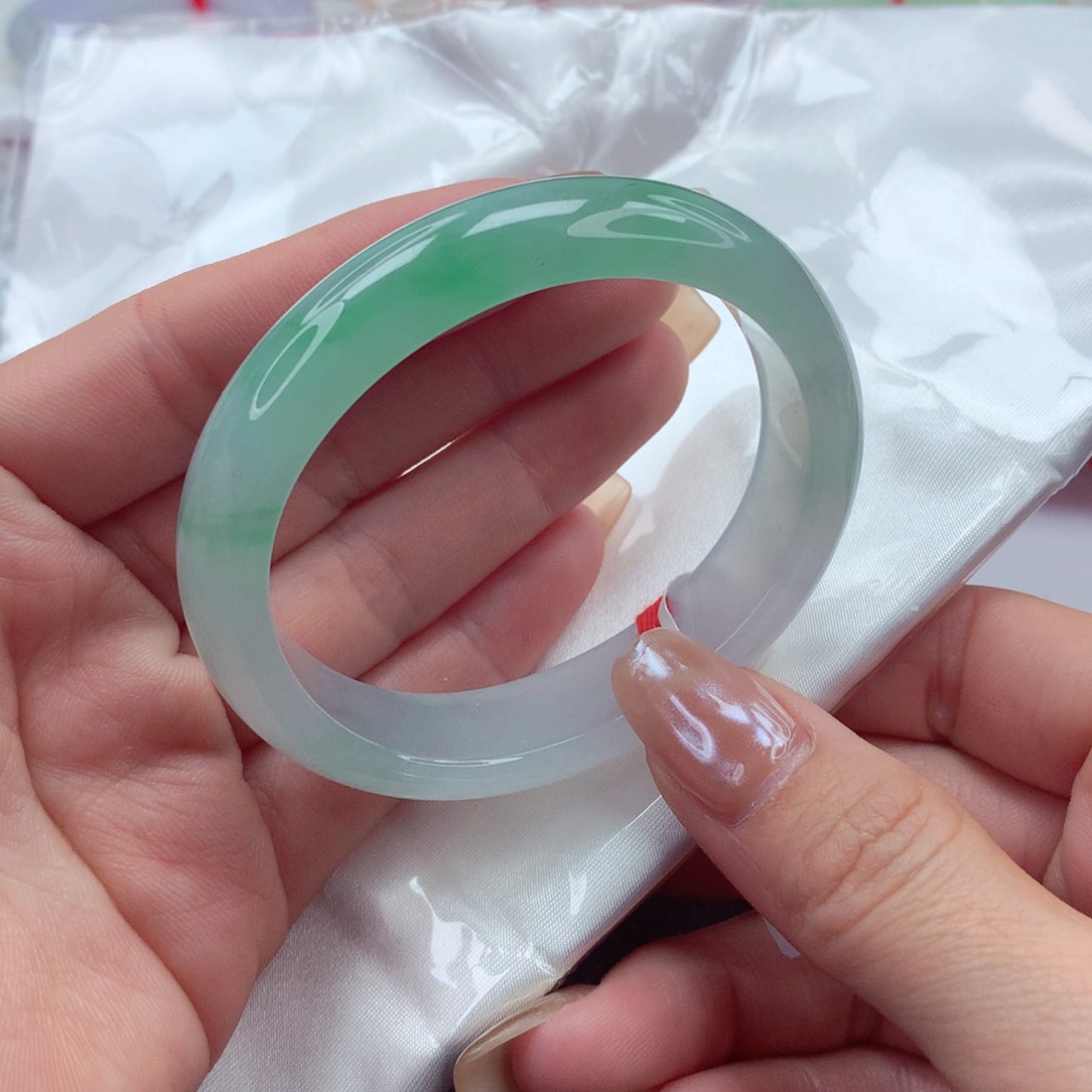 翡翠手镯（贵妃镯）未镶嵌54圈口 贵气起冰胶半山水冰绿