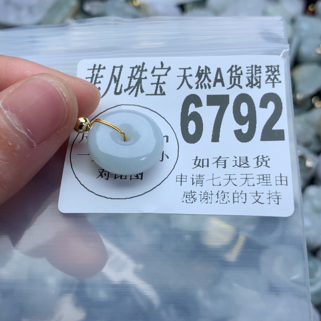 翡翠颈饰未镶嵌6792。