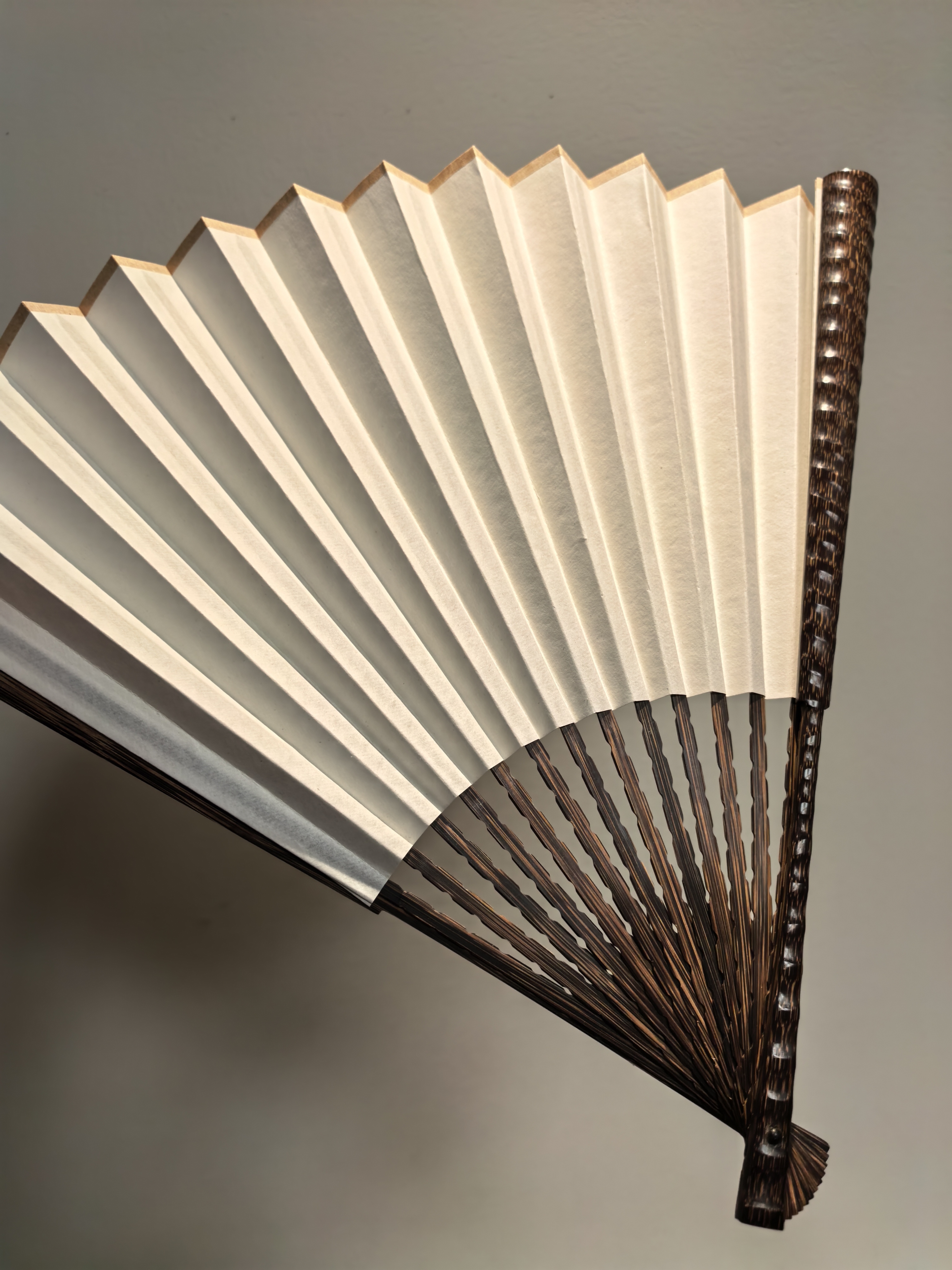 搓节龙鳞纹越南全棕折扇