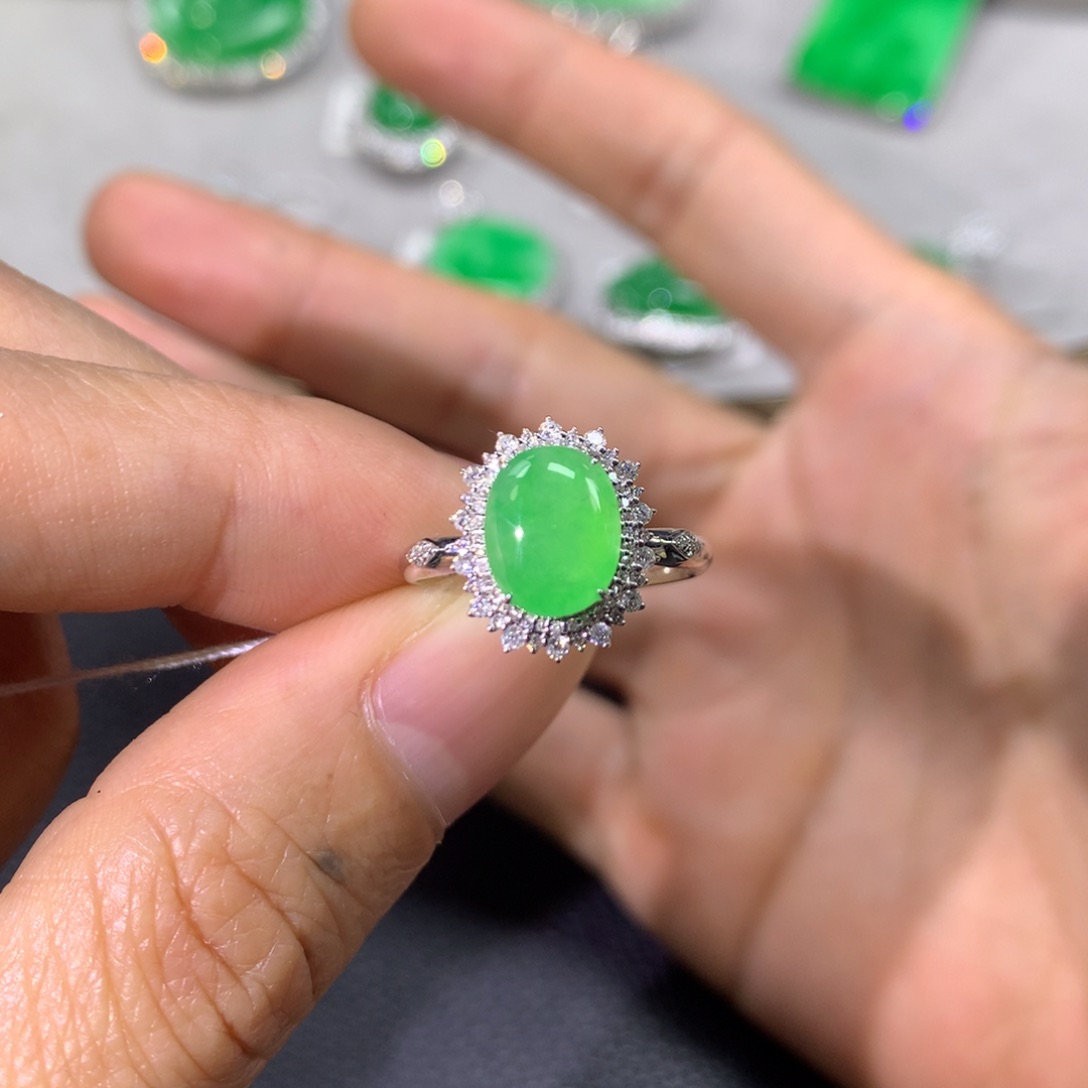 翡翠戒指18K金镶嵌翡翠