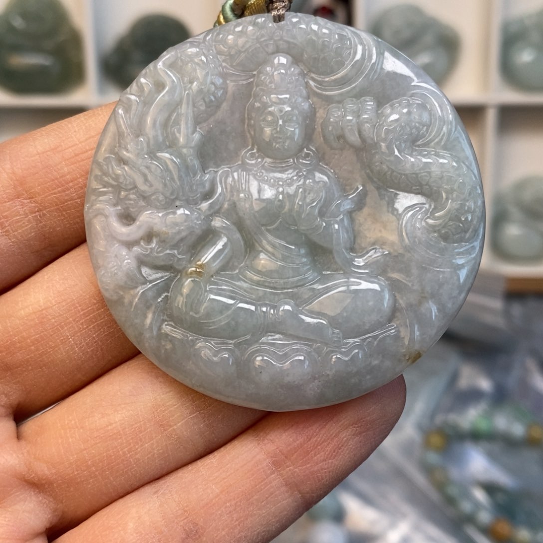 翡翠颈饰未镶嵌玉龙观音