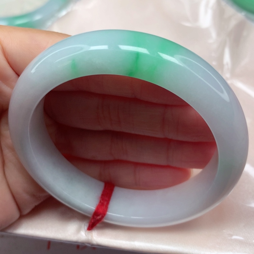 【闪购商品】翡翠手镯未镶嵌冰糯白底青手镯5455圈26号