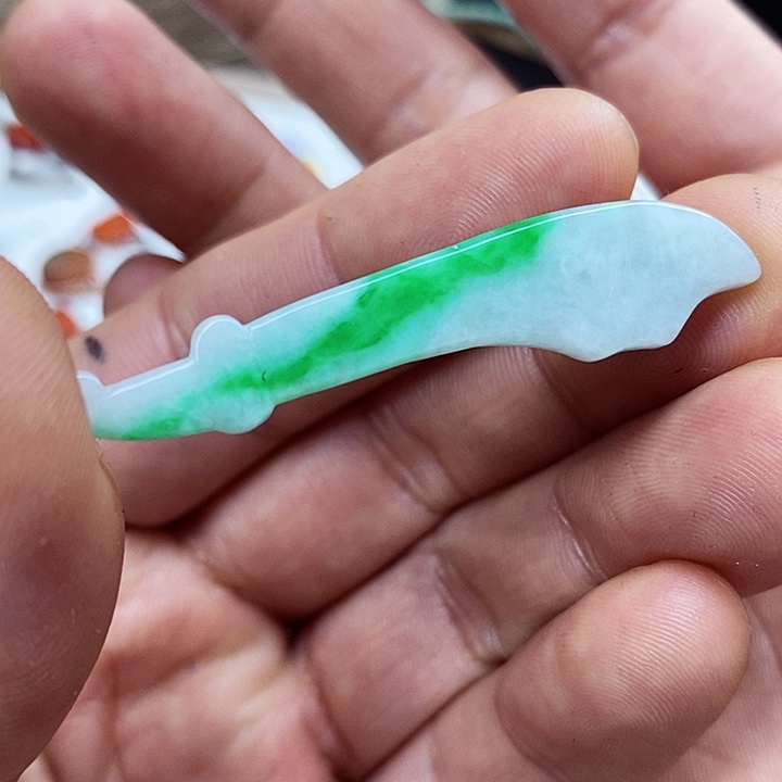 翡翠颈饰未镶嵌吊坠