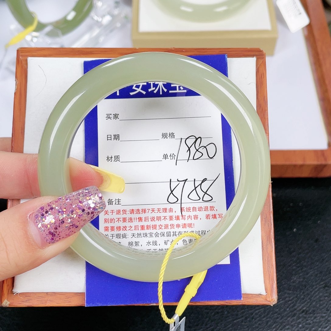 和田玉未镶嵌手镯