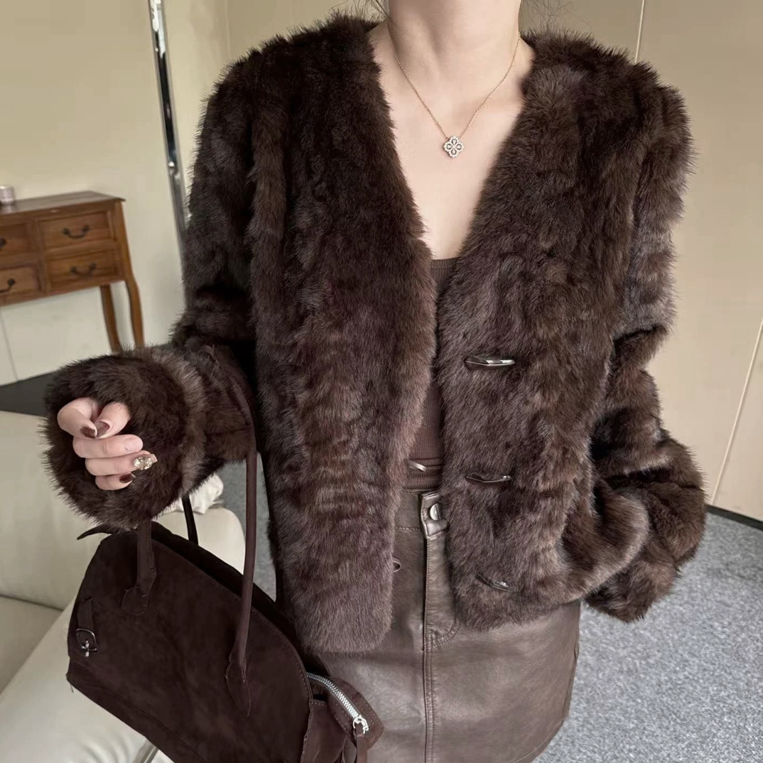 【莫奈花园】短款牛角扣V领轻奢气质简约女百搭气质毛外套