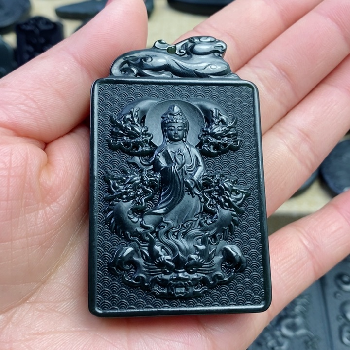 和田玉（青玉）颈饰未镶嵌双面雕刻