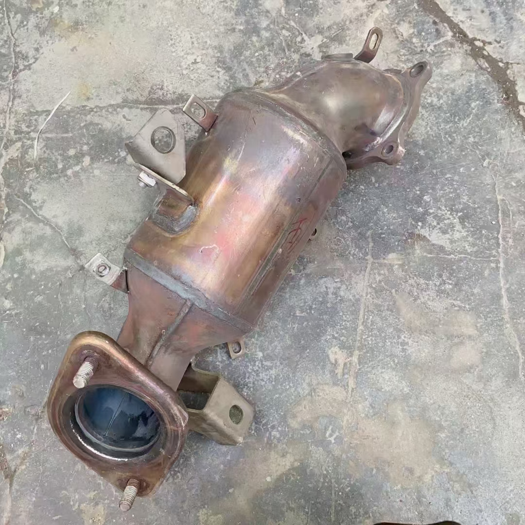 适配1.5T 486发动机及1.5l车型的三元催化器带隔热罩板