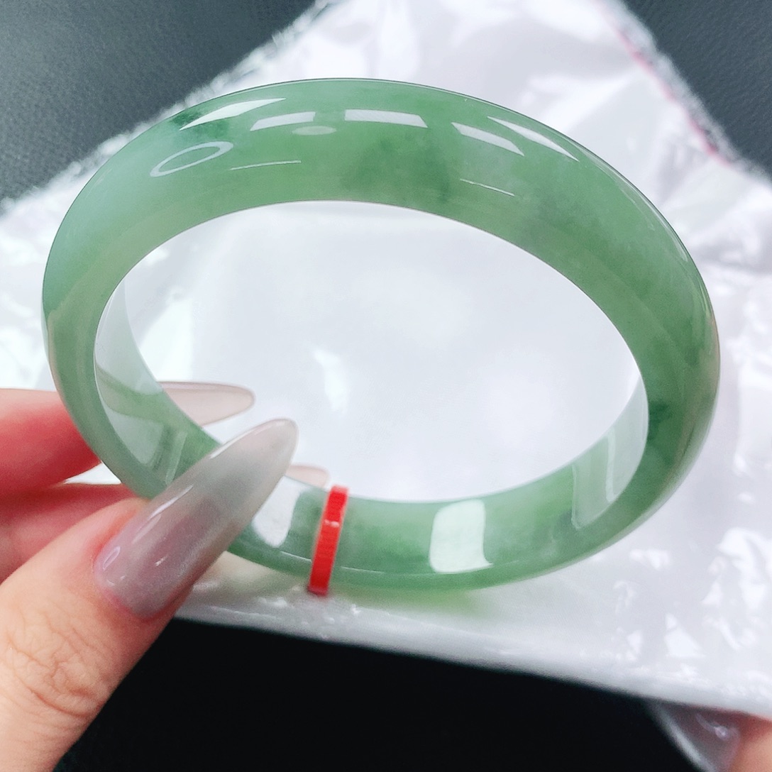 翡翠手镯未镶嵌59圈