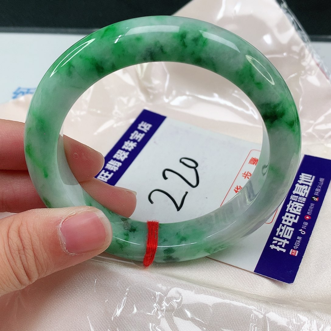 翡翠手镯未镶嵌翡翠