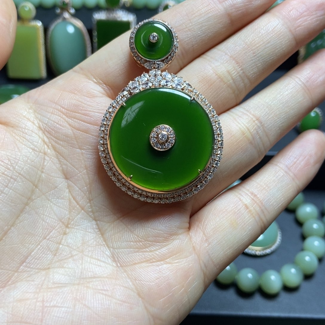 颈饰未镶嵌和田玉冰**明