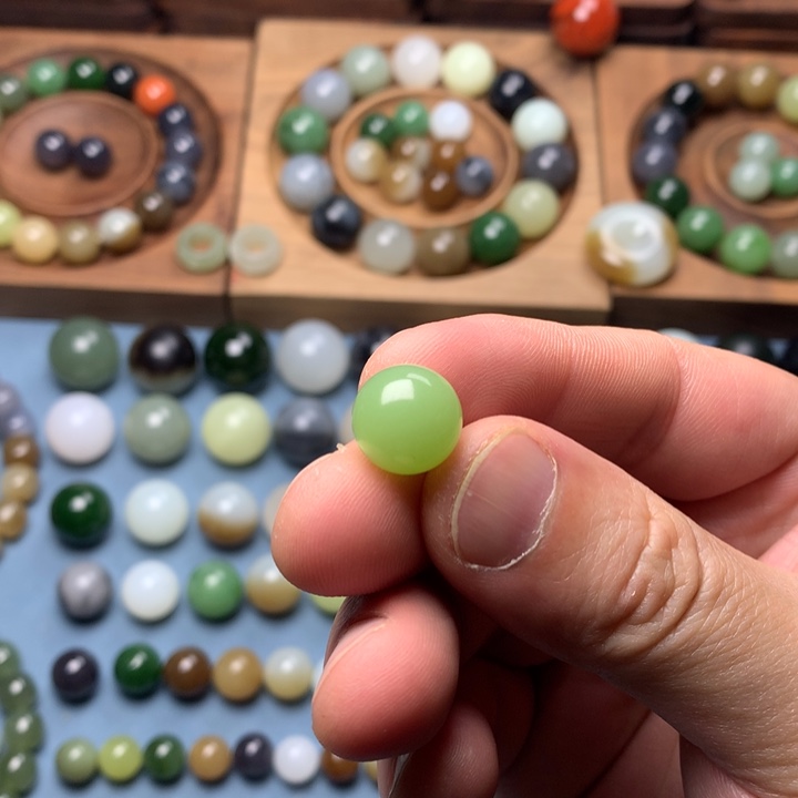 和田玉卡12翠绿未镶嵌O****y