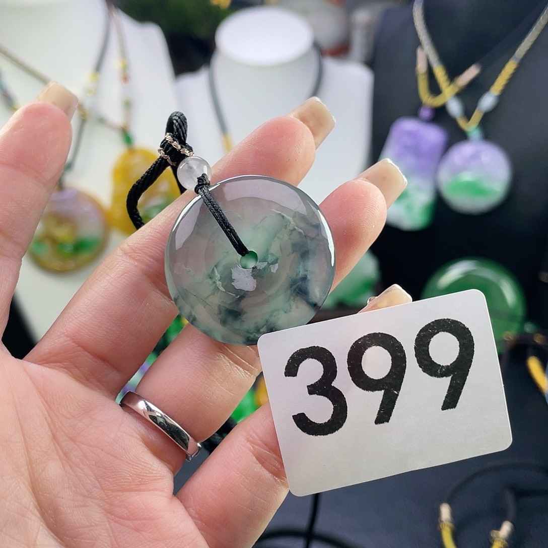 翡翠未镶嵌吊坠(赠链)