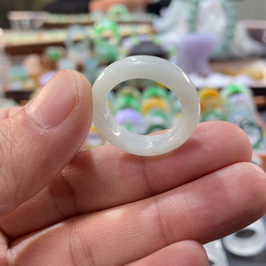 翡翠戒指未镶嵌翡翠