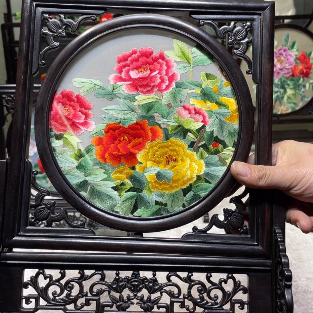 刺绣非遗传承摆件
