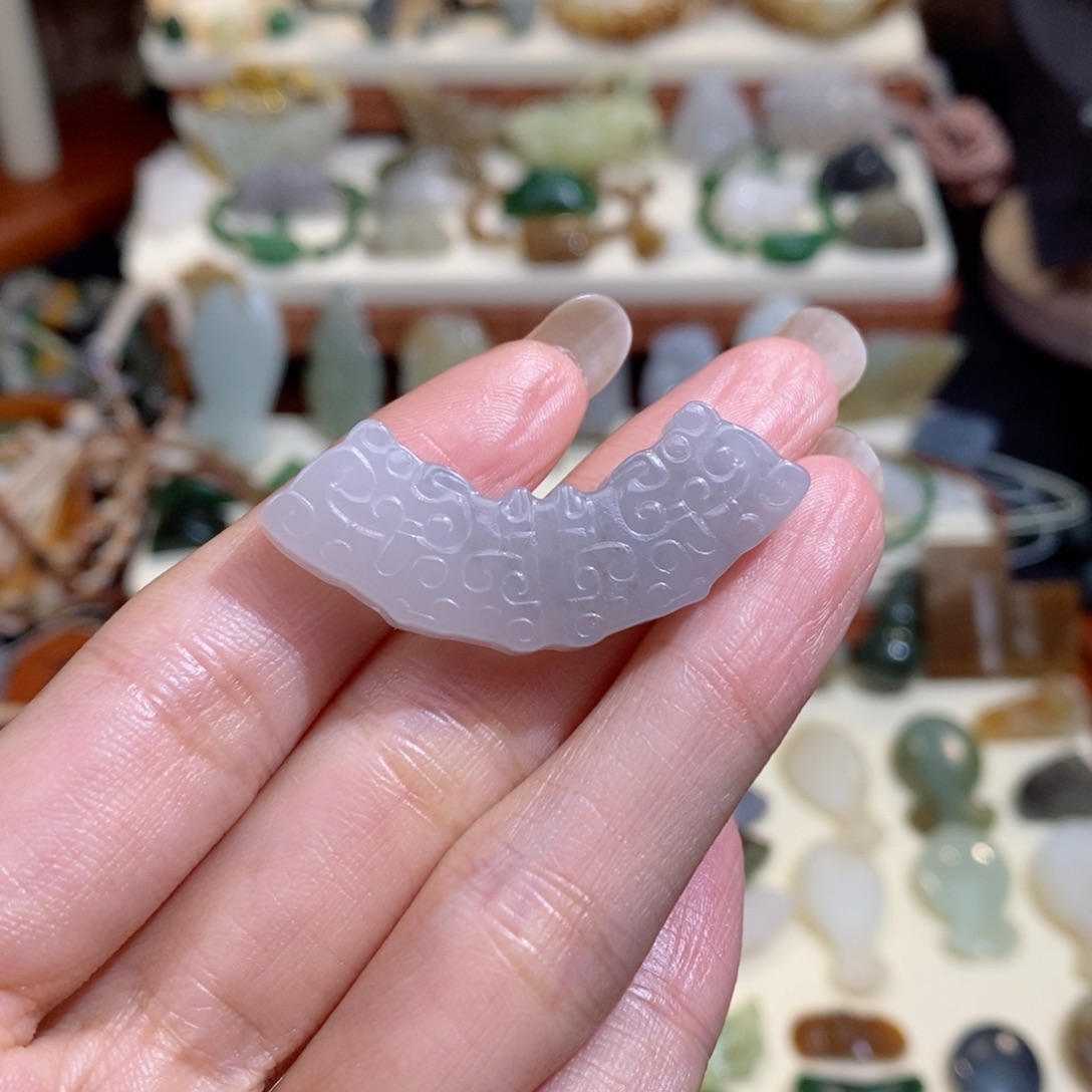 李***子颈饰未镶嵌和田玉