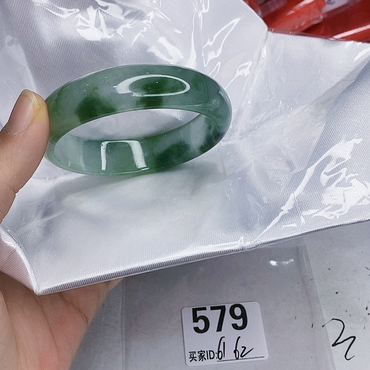 翡翠未镶嵌手镯一图一物实物为准（微瑕处理）