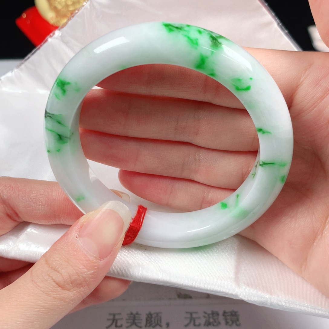 翡翠手镯未镶嵌57圈