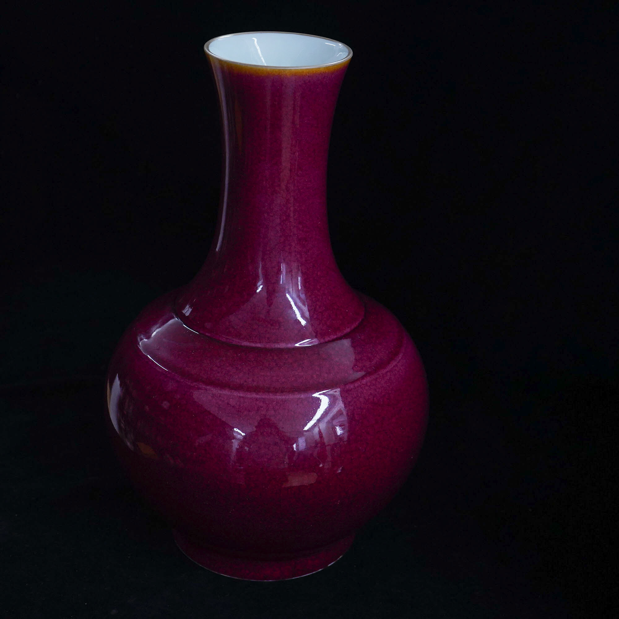 胭脂红釉赏瓶#560#