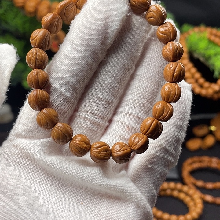 丷****桃核吊坠秦岭龙纹桃核