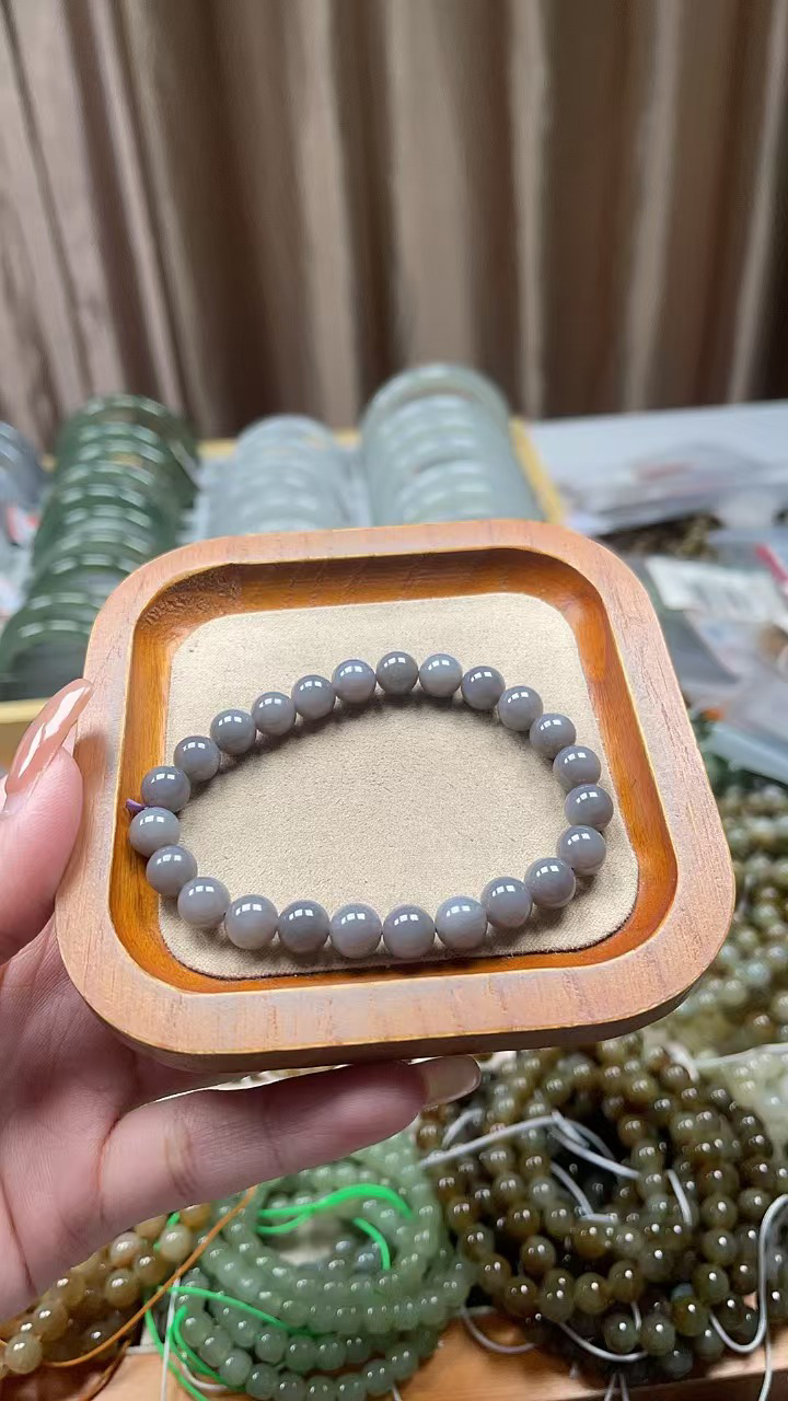 天然和田玉，卡8mm