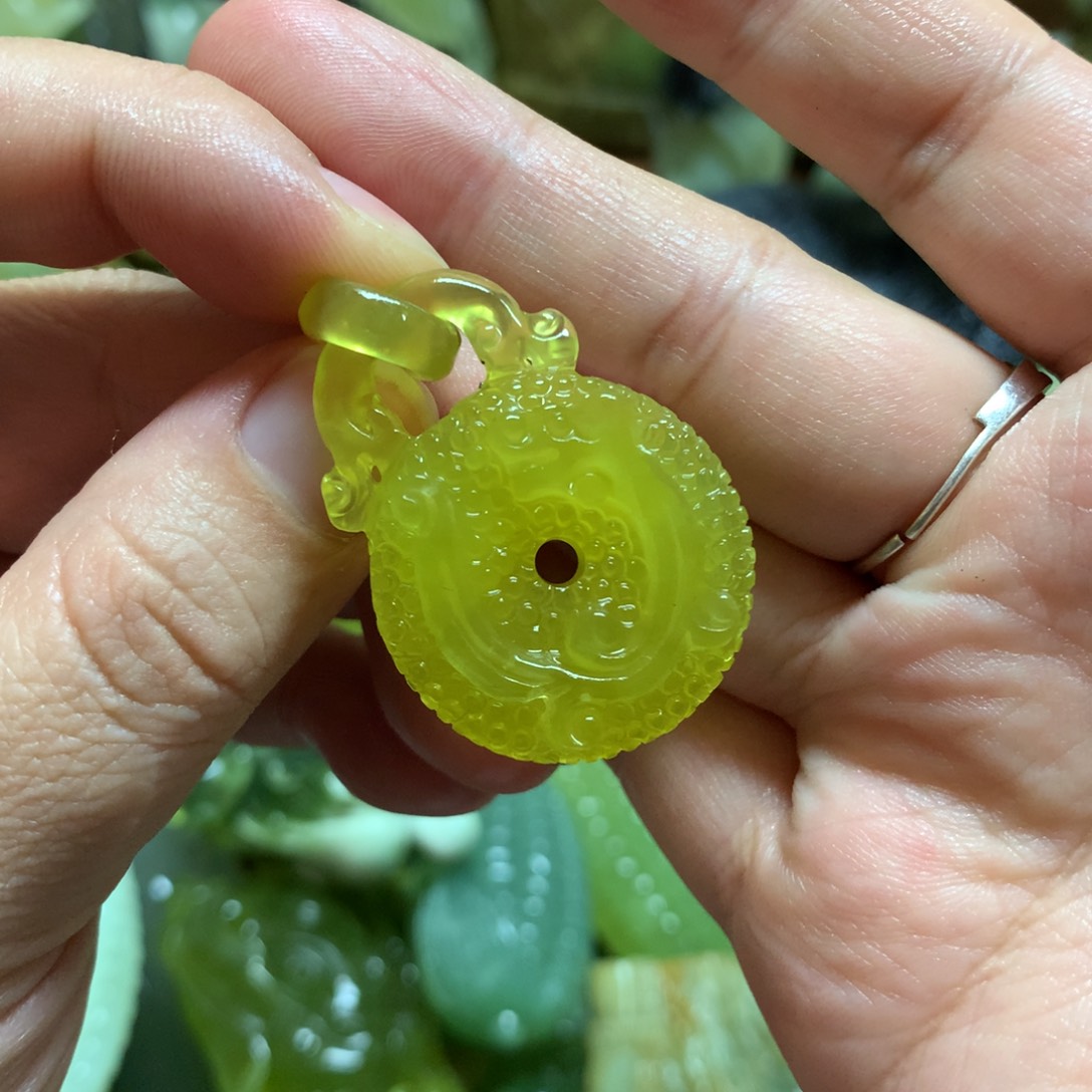 岫玉未镶嵌手把吊坠