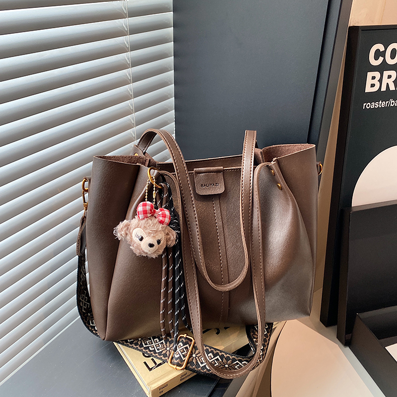 经典女士单肩斜挎背包休闲百搭大容量托特包包6015咖色