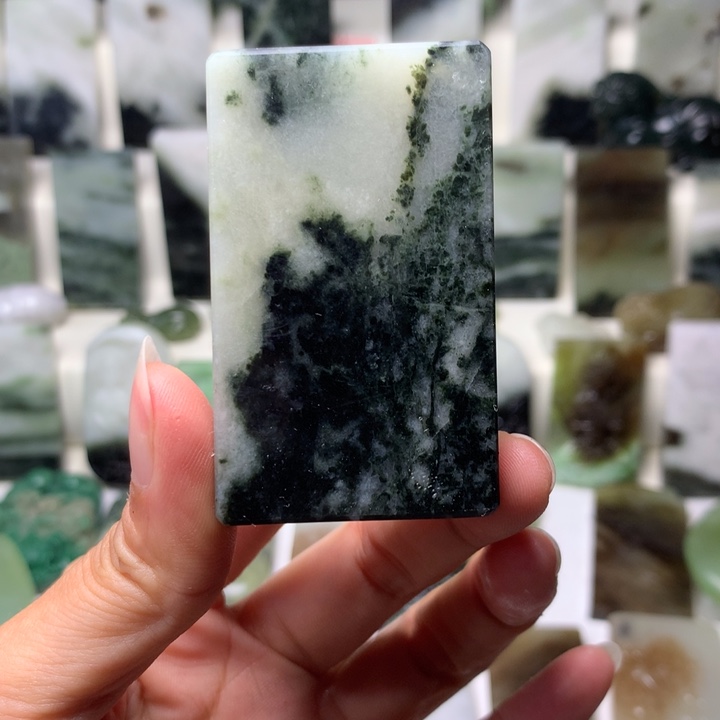 独山玉未镶嵌颈饰