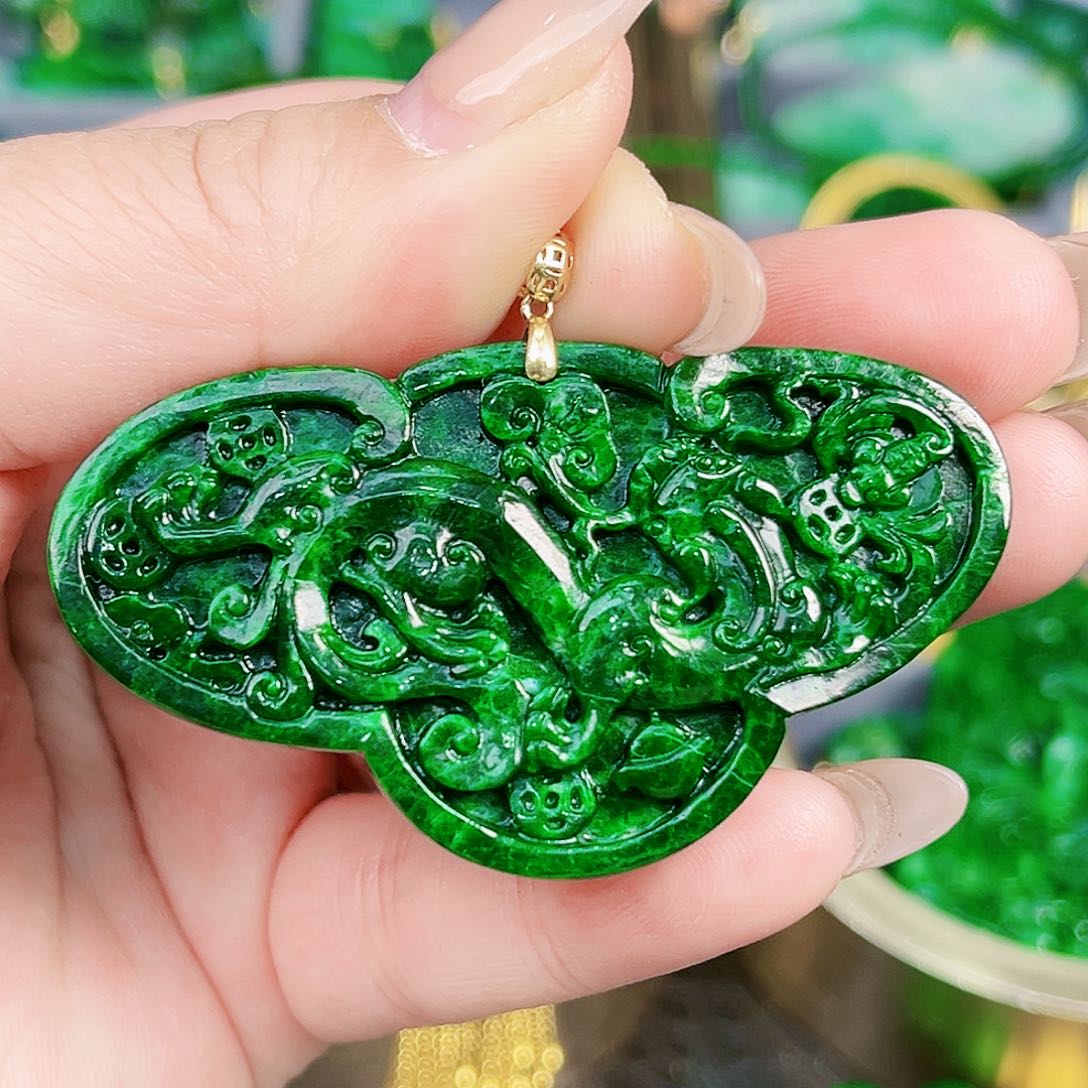 翡翠颈饰18K金镶嵌吊坠