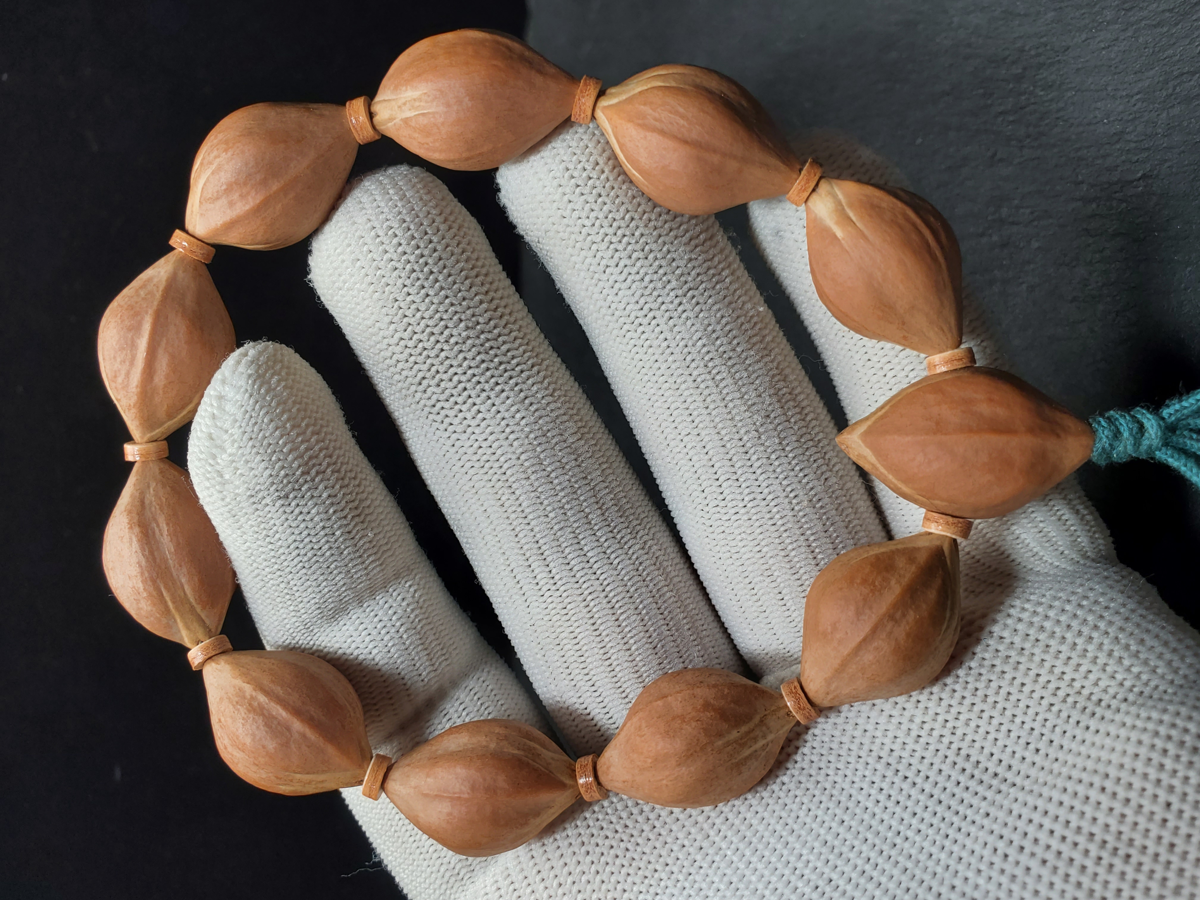 橄榄核油核1.5＊2.4 直心三面佛10颗＋三通。精挑饱满老料！